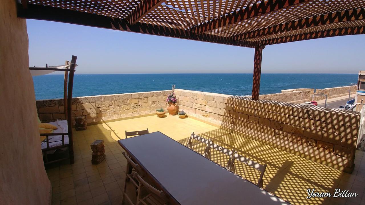 Four Hearts - Acre'S Sea Side Suite Exterior photo