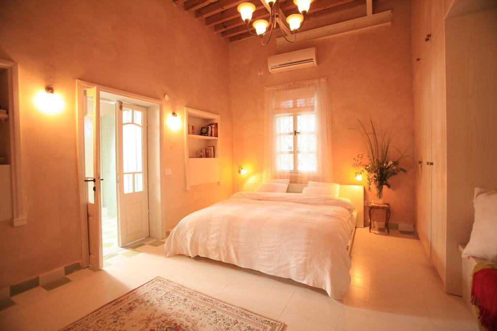 Four Hearts - Acre'S Sea Side Suite Exterior photo