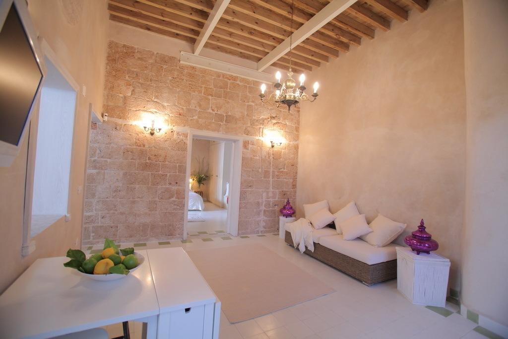Four Hearts - Acre'S Sea Side Suite Exterior photo