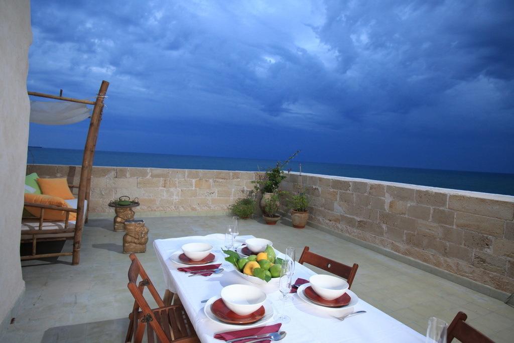 Four Hearts - Acre'S Sea Side Suite Exterior photo